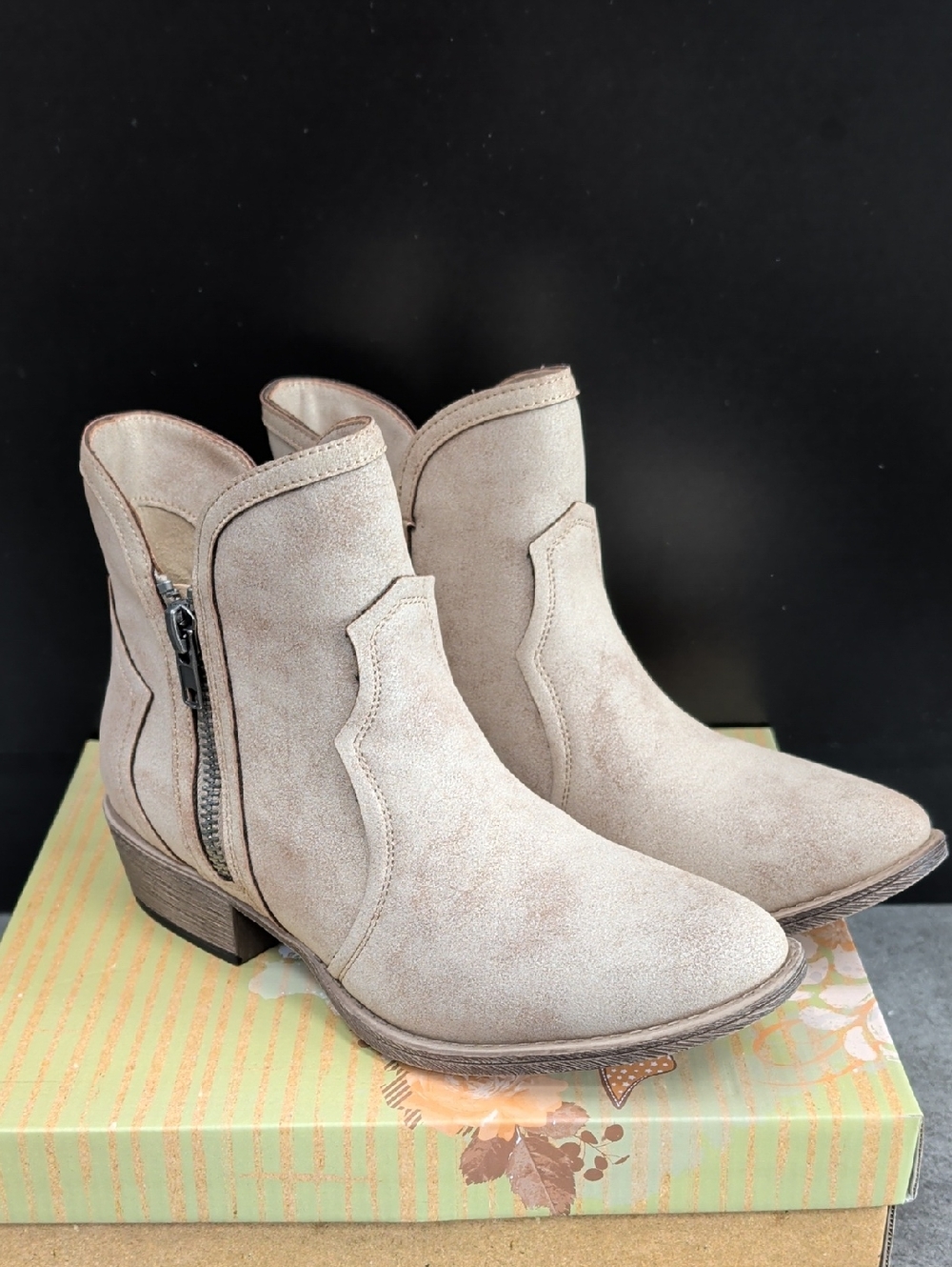 Very G Evie - NEW - Women's Ankle Western Booties
